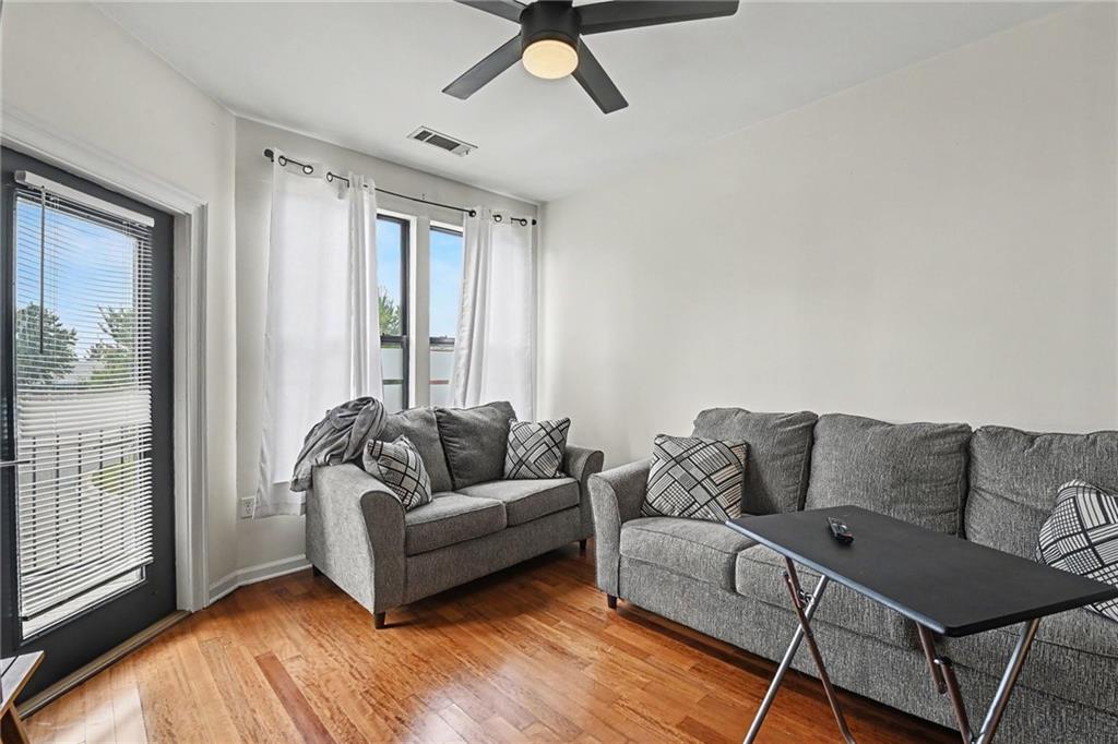 898 Oak Street SW 1220