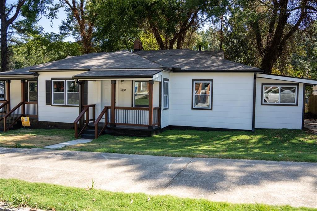 Oakland City Investment Opportunity!!
Welcome to this recently renovated duplex in a desirable subdivision of duplexes in Oakland City. Each unit offers 2 bedrooms and 1 bathroom, making perfect for a variety of buyers:
Investors - Strong rental potential in a rapidly growing area.
Homeowners - Live in one side and rent the other to offset your mortgage.
Short-term rental hosts - An incredible opportunity to make money during upcoming events like the World Cup!
With updated interiors and prime location, this property is ready to start generating income right away. Don't miss out this chance to own a property that combines comfort, convenience, and long-term value.