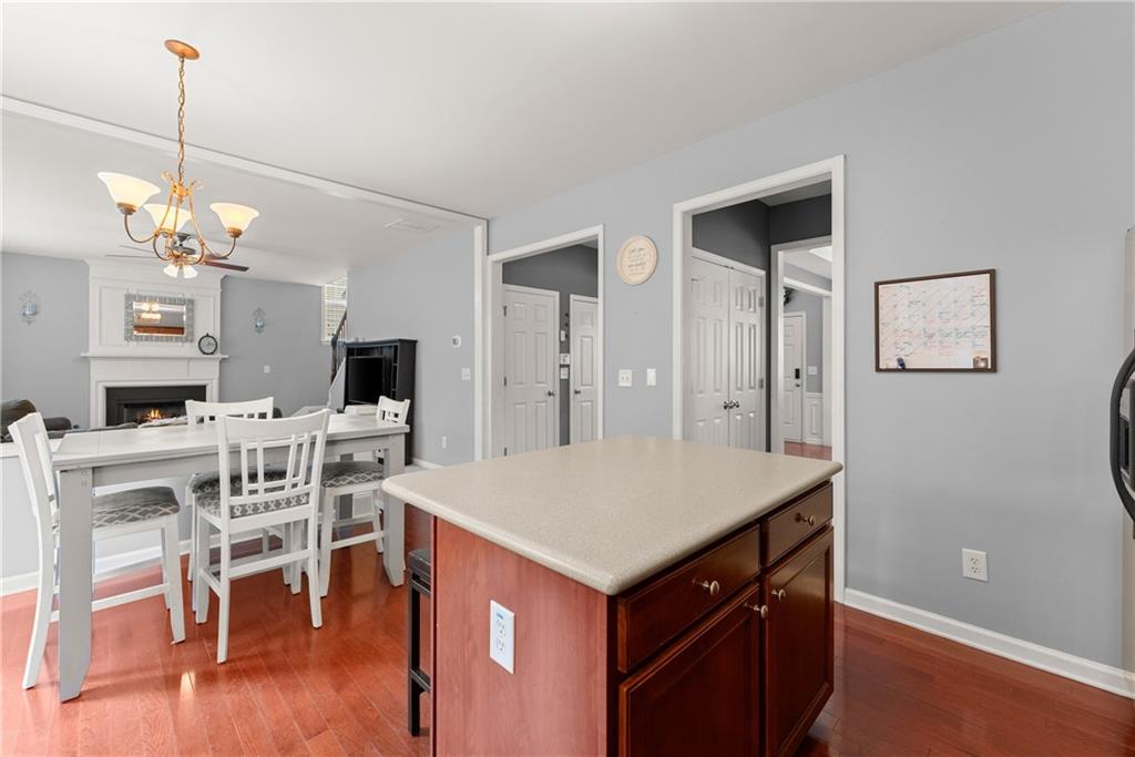 2530 Vistoria Drive, Cumming, Georgia image 11