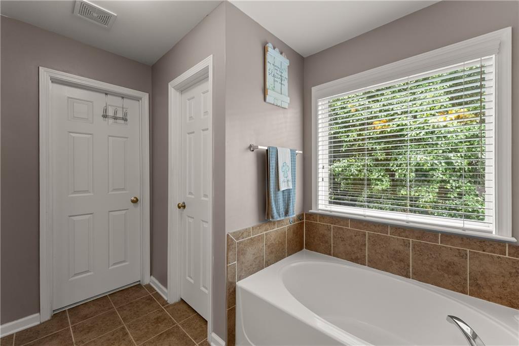 2530 Vistoria Drive, Cumming, Georgia image 27
