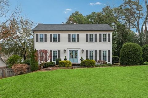 Homes For Rent - 5127 Wellshire Place<br/> Dunwoody, GA 30338