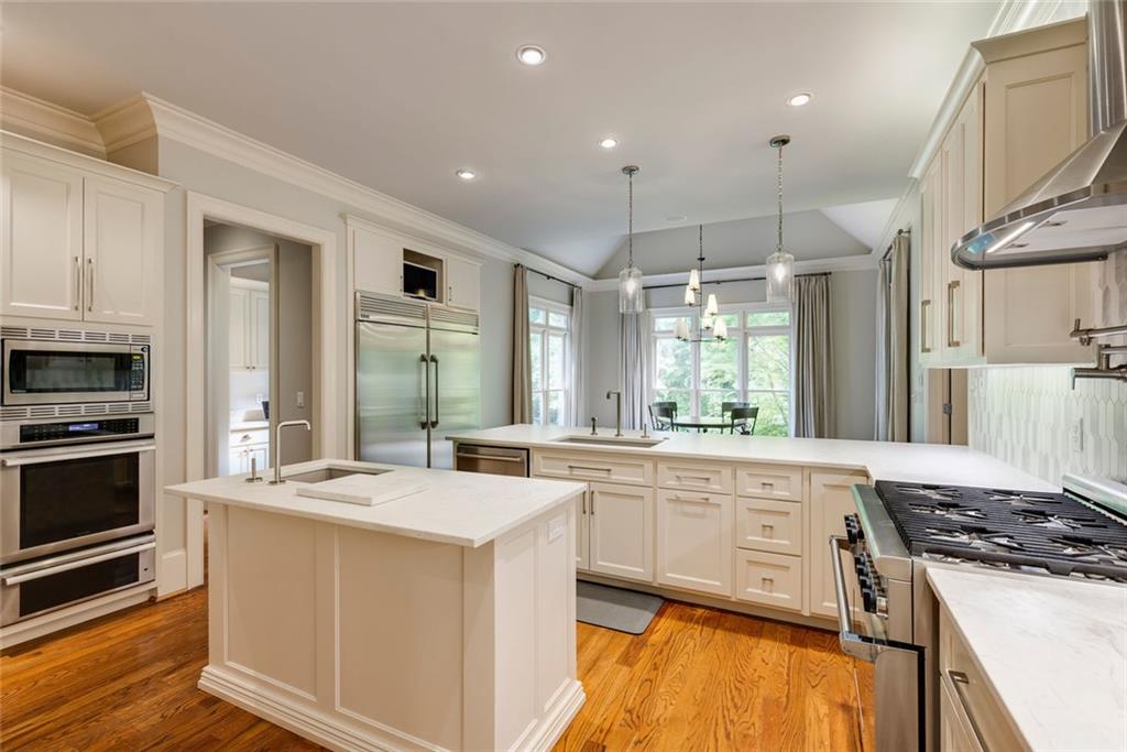 1575 Spalding Drive, Sandy Springs, Georgia image 32