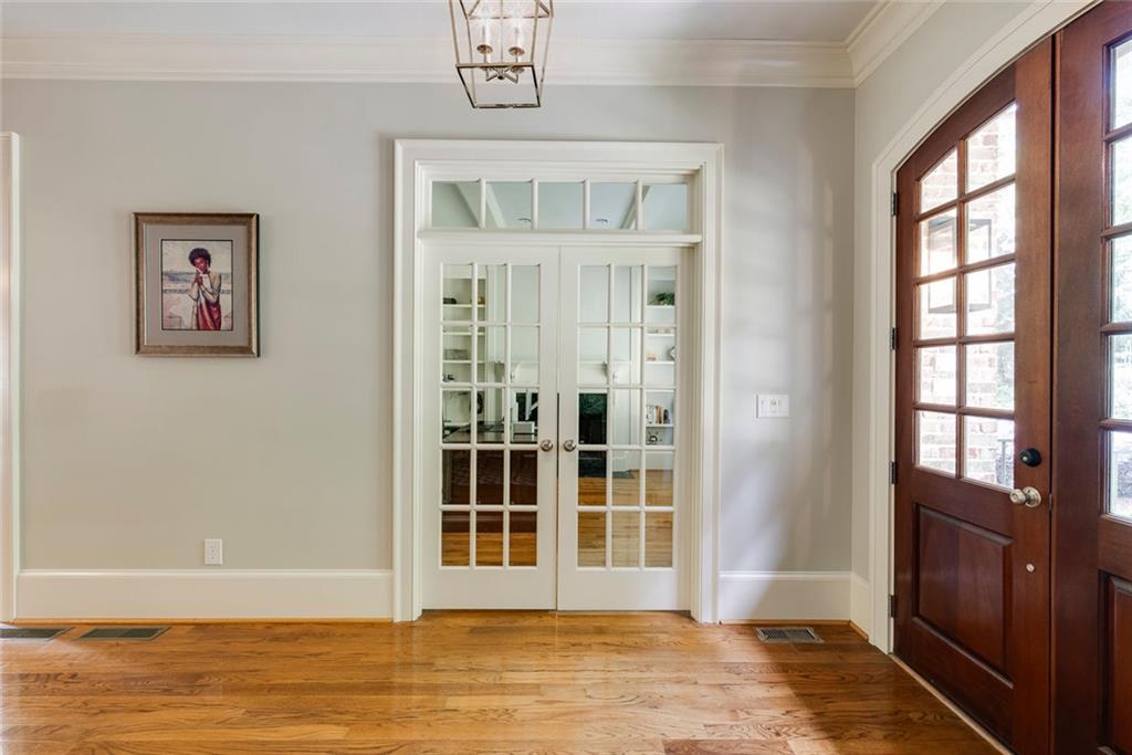 1575 Spalding Drive, Sandy Springs, Georgia image 8