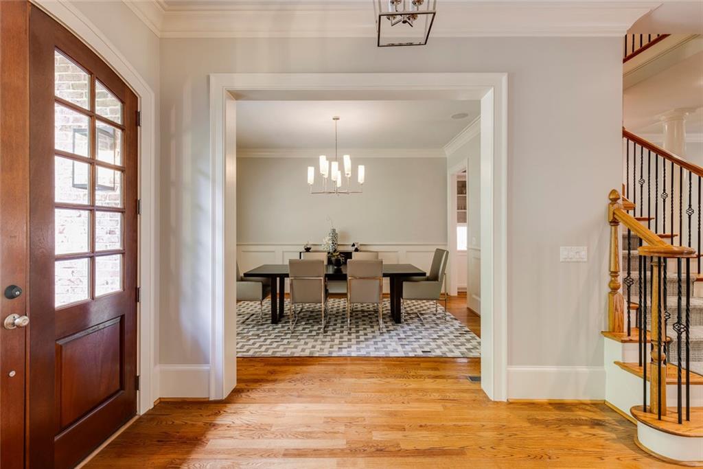 1575 Spalding Drive, Sandy Springs, Georgia image 10