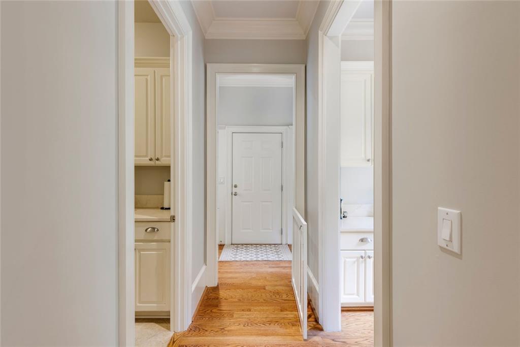 1575 Spalding Drive, Sandy Springs, Georgia image 33