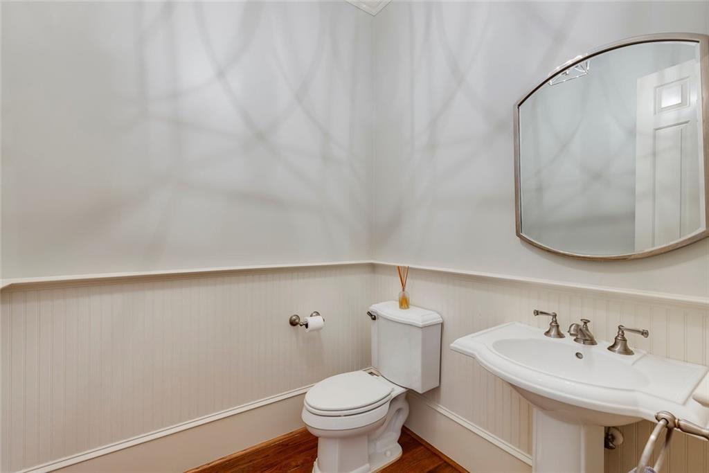 1575 Spalding Drive, Sandy Springs, Georgia image 14