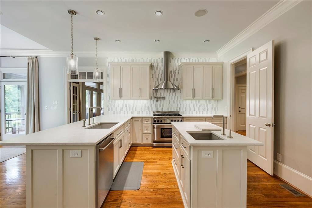 1575 Spalding Drive, Sandy Springs, Georgia image 31