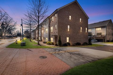 Townhouse For Rent - 2761 Bell Drive<br/> Smyrna, GA 30080