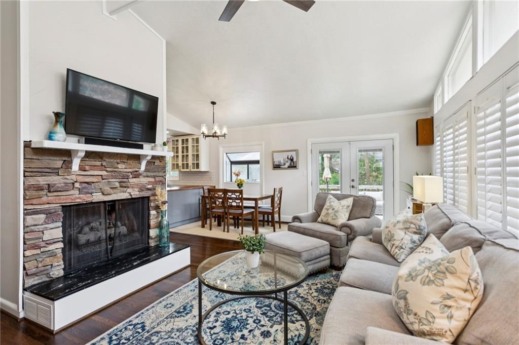 2632 Woodacres Road NE