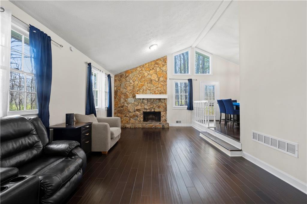 374 Lamancha Court