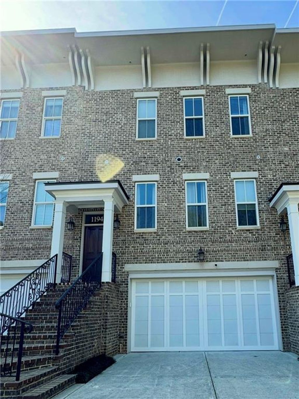 listing image 0