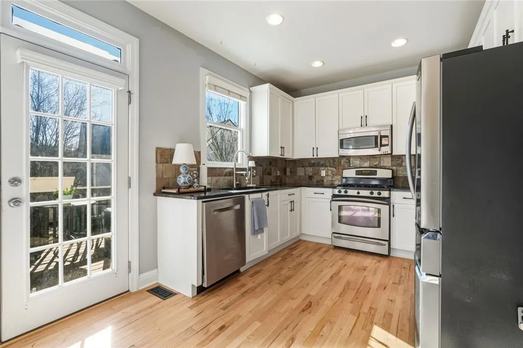 Atlanta, Georgia 30318, United States, 3 Bedrooms Bedrooms, ,3 BathroomsBathrooms,Residential,Active,250703