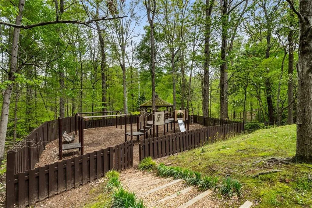 Atlanta, Georgia 30318, United States, 3 Bedrooms Bedrooms, ,3 BathroomsBathrooms,Residential,Active,250703