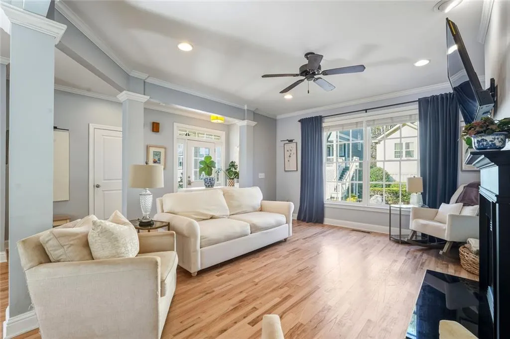 Atlanta, Georgia 30318, United States, 3 Bedrooms Bedrooms, ,3 BathroomsBathrooms,Residential,Active,250703