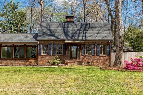 Homes For Sale - 643 Grove Parkway<br/> Marietta, GA 30067