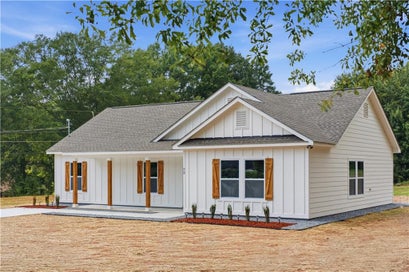 72 Hunt Street Hiram GA 30141