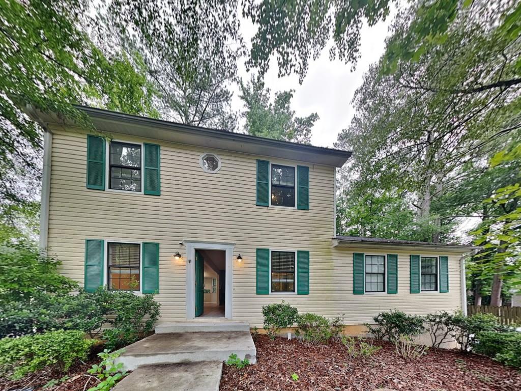 Beautiful home in Marietta featuring LVP floors, updated kitchen with stainless steel appliances and granite countertops. Master on main with dual vanity in master bath. Unfinished basement offers great storage or expansion potential. Move-in ready with modern finishes throughout.