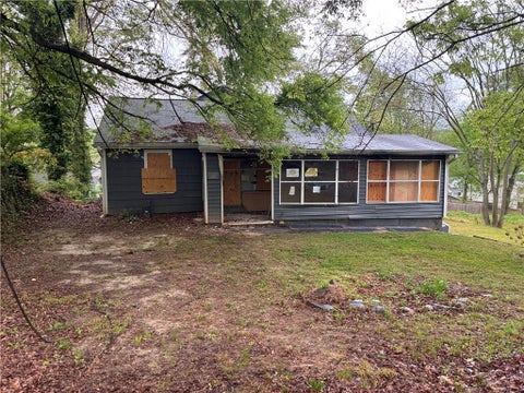 Homes For Sale - 2387 Saint James Drive<br/> Atlanta, GA 30318