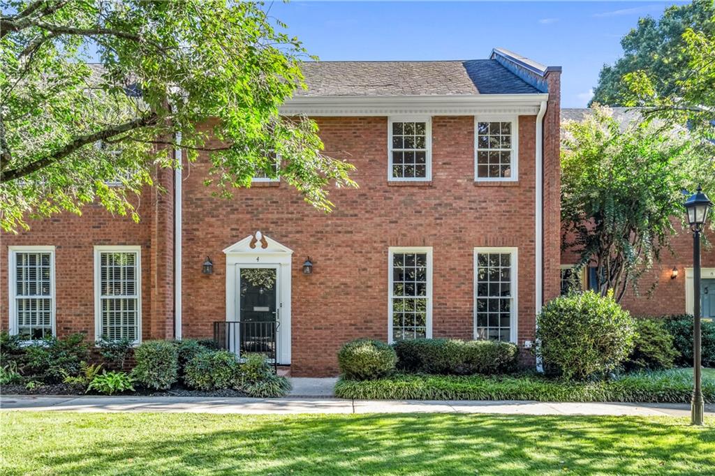 4 Lullwater Place NE