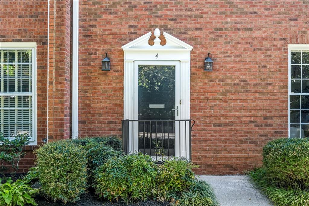 4 Lullwater Place NE