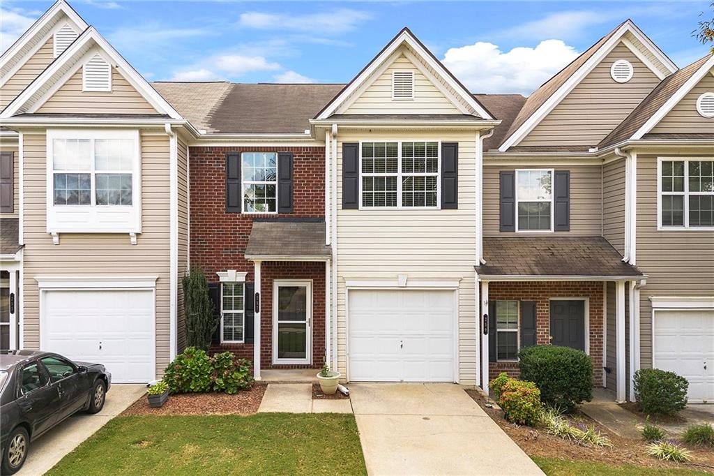 Step into this beautifully updated 2-bedroom, 2.5-bathroom townhouse located in the desirable Wyngate neighborhood. This home boasts brand new hardwood floors and carpet, and fresh paint. Enjoy abundant natural light pouring in through large windows, brightening every corner of your living space. The cozy family room features a fireplace, perfect for relaxing evenings. The spacious owner’s suite includes a private bath for added comfort and privacy.
This home is situated in a vibrant, gated community with fantastic amenities, including a pool, tennis courts, pickleball courts, basketball courts, and a playground. Located just moments from Northside Hospital, it’s perfect for those who want both convenience and community. Investor-friendly.
Live in the home you love, in a community you’ll adore!