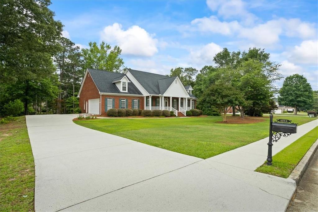 1253 Oakwood Place