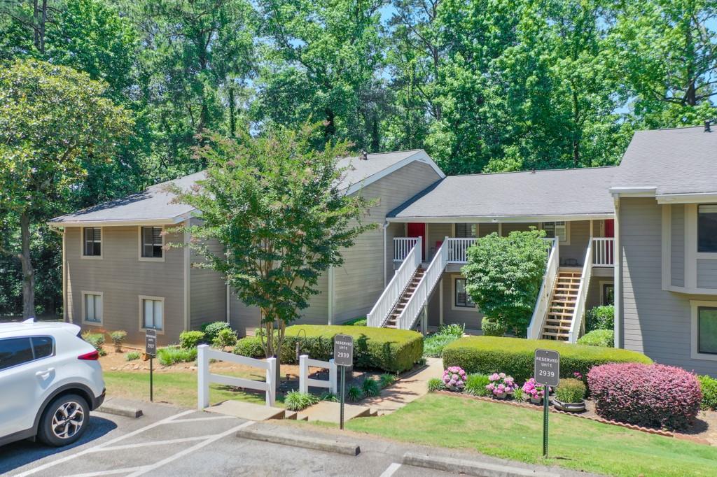 Prime Location. Peaceful Living. Endless Potential.
Welcome to this beautifully maintained 2-bedroom, 2-bath condo nestled in one of the most convenient and connected spots inside the perimeter.
Just half a mile from Windy Hill, 2.3 miles to The Battery and Truist Park, and within walking distance to shops, grocery stores, and a variety of restaurants, this home puts everything you need right at your fingertips. Whether you're heading to a Braves game, grabbing dinner with friends, or commuting via I-75/I-285, you’ll love how effortless life feels here.
Step inside and you'll immediately notice how lovingly this home has been cared for. The spacious, roommate-style floor plan offers privacy and flexibility—perfect for guests, working from home, or simply spreading out. The inviting living room features a cozy fireplace, creating a warm, welcoming space to relax or entertain.
The large eat-in kitchen is full of natural light and offers plenty of space for cooking, dining, and gathering. It’s a cheerful space that’s just waiting for your personal touch.
The covered balcony is the perfect spot to sip your morning coffee, read a book, or enjoy the quiet, tree-lined surroundings.
This condo is ideal for anyone looking for low-maintenance living in a location that truly has it all. The interior may lean traditional in style, but it’s clean, solid, and ready for you to call it home. With just a few personal touches, you can easily make this space your own.
Don’t miss the chance to live where convenience meets comfort. Come take a look—and imagine yourself living the lifestyle this home makes possible.