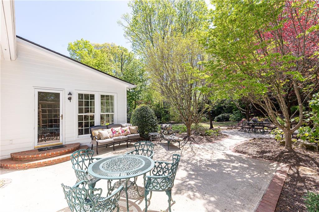 4579 Blakedale Circle, Roswell, Georgia image 32