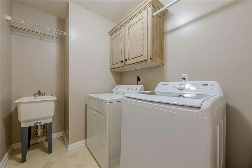 Cumming, Georgia 30028, United States, 5 Bedrooms Bedrooms, ,4 BathroomsBathrooms,Residential,Active,87972