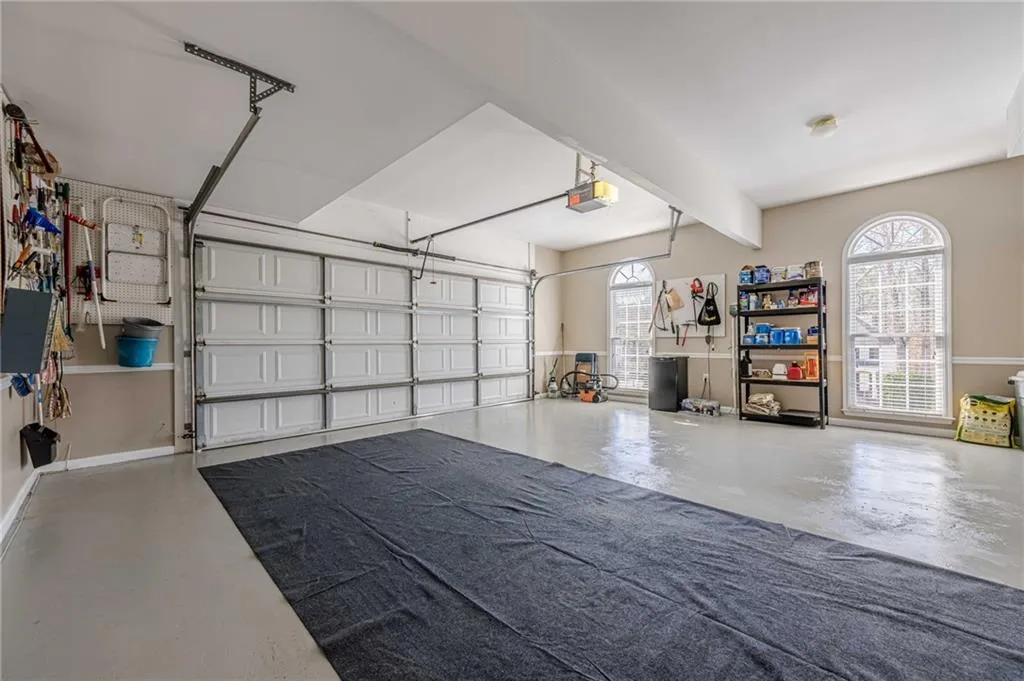 Cumming, Georgia 30028, United States, 5 Bedrooms Bedrooms, ,4 BathroomsBathrooms,Residential,Active,87972