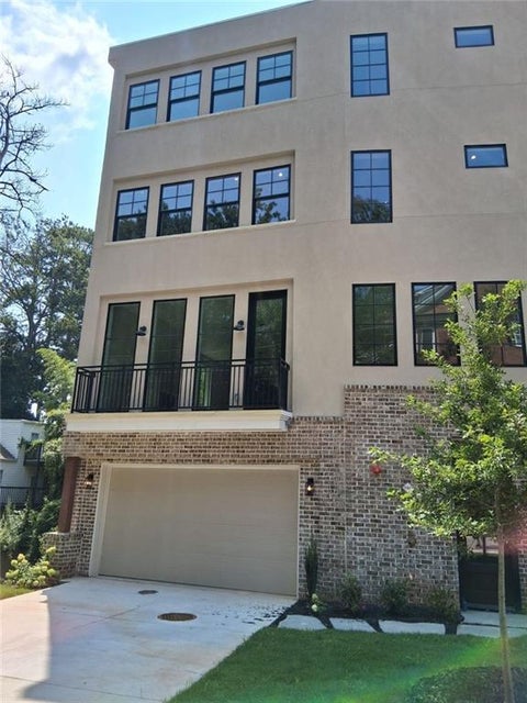 Townhouse For Rent - 3525 Kingsboro Road<br/> Atlanta, GA 30319