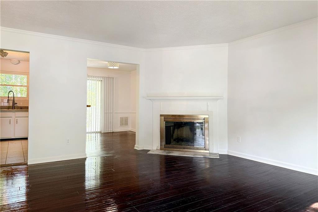 1807 Queen Anne Court