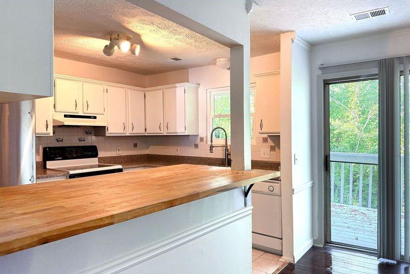 1807 Queen Anne Court