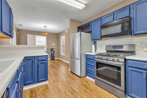 Homes For Sale - 10820 Lees Court<br/> Clayton County, Jonesboro, GA 30238