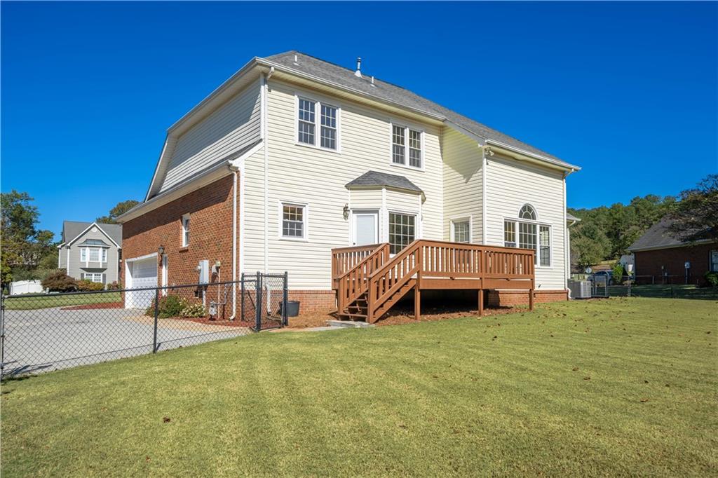 22 Churchill Downs NE