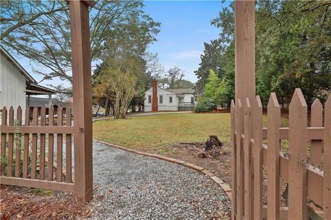 A home in Fairburn