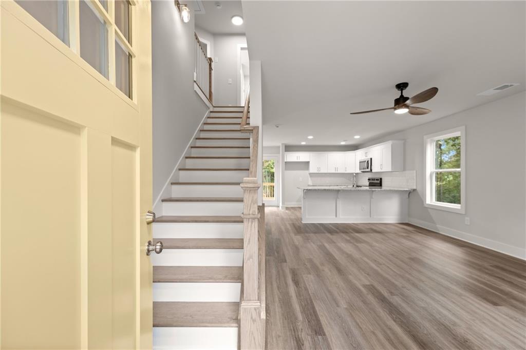 6035 Lakeside Court