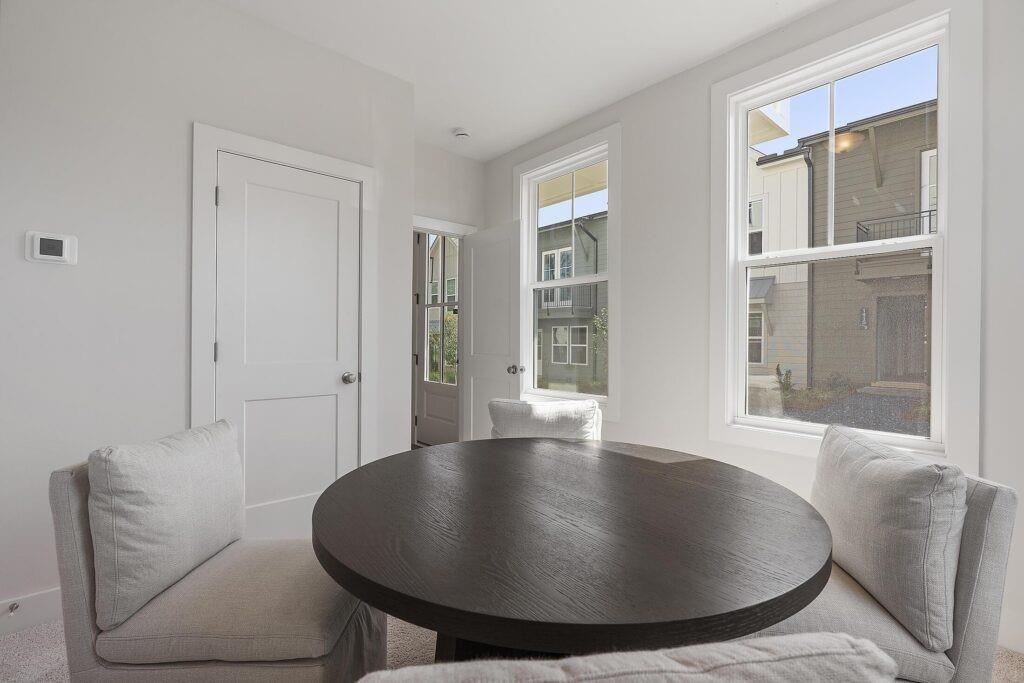 498 Burroughs St SE 323