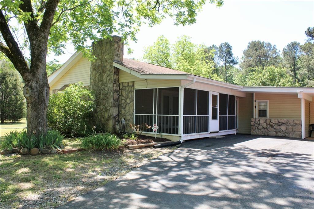 394 NW Hwy 211