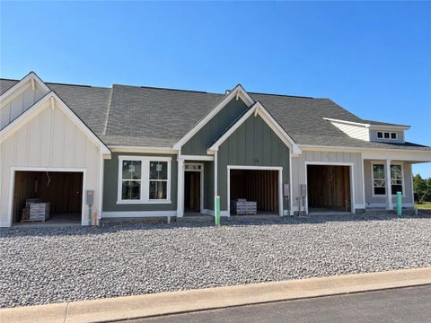 Townhouse For Sale - 111 Harmony Circle<br/> Cartersville, GA 30120