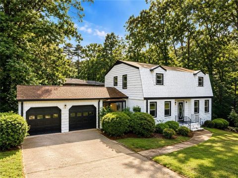 Homes For Sale - 2282 Tiffany Court<br/> Jonesboro, GA 30236