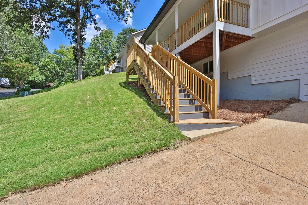 2768 Hawk Trace Court NE