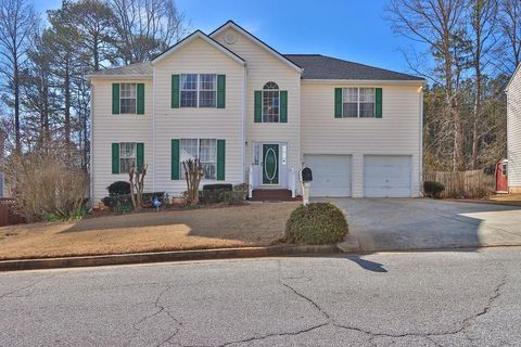 Homes For Sale - 1018 Carriage Trace Circle<br/> Stone Mountain, GA 30087