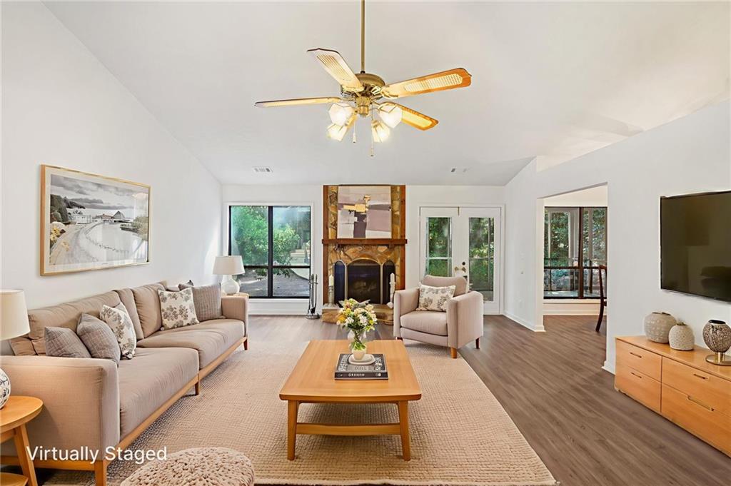 1090 Creekwood Cove
