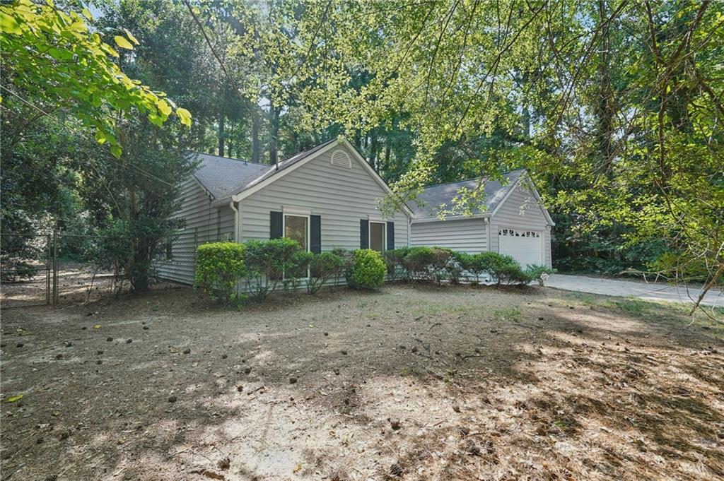 1090 Creekwood Cove