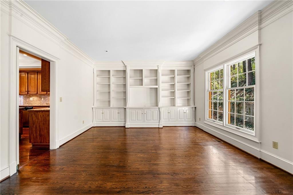 51 Ivy Chase NE