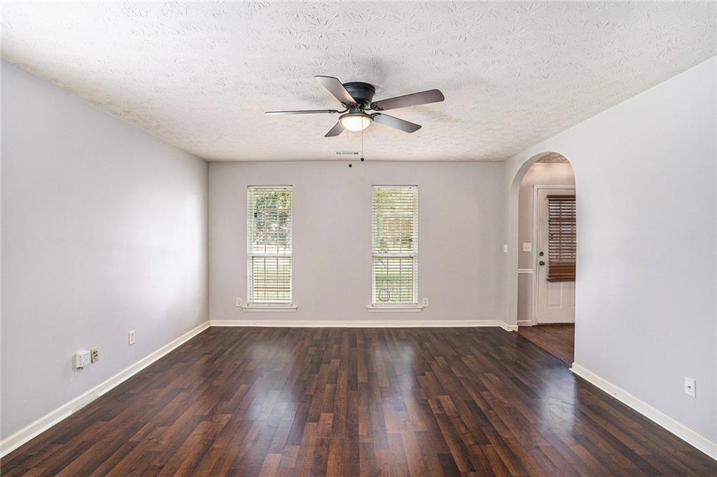 2433 Hampshire Cove