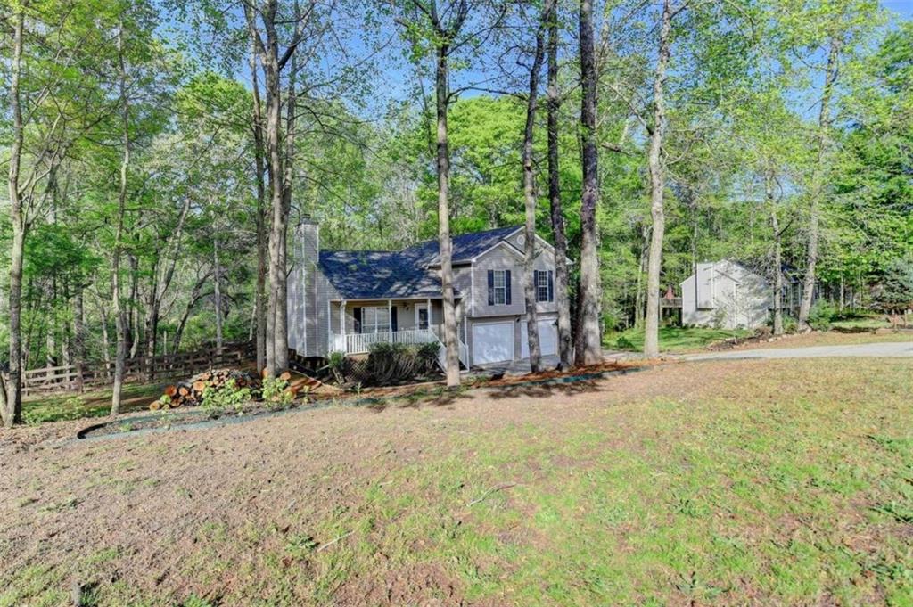 2025 Emerald Pointe Drive, Winder, Georgia image 3
