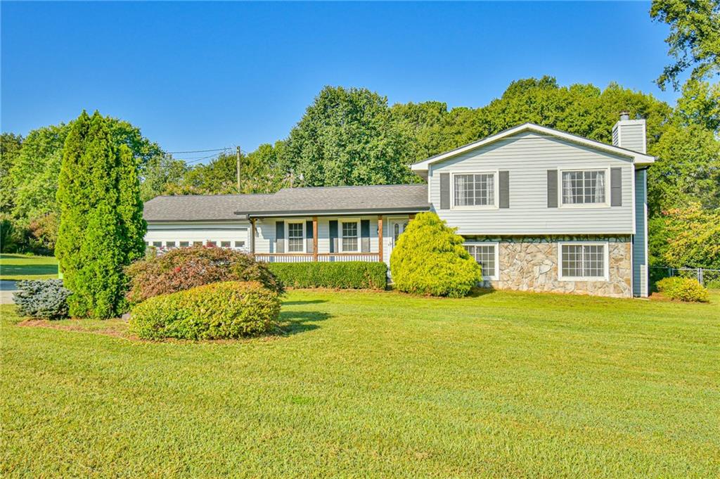 Discover the perfect family retreat in the heart of Grayson this delightful split-level home offers the perfect blend of comfort and convenience. Boasting three spacious bedrooms and two baths, this residence is ideal for families seeking ample living space. The sunken living room creates a cozy ambiance for relaxation, while a separate oversized laundry room adds practicality to daily life. Step outside onto the covered back porch complete with a charming swing, perfect for enjoying lazy afternoons or entertaining guests. The fenced backyard ensures privacy and safety for both children and pets. With grocery stores and restaurants just minutes away and easy access to I-85 within a 10-minute drive, you'll have all the amenities you need at your fingertips. Plus, this property is situated in a highly desired school system, making it an exceptional find for families looking to settle into their dream home. Don't miss out on this fantastic opportunity; schedule your viewing today!
Trusted Lender Homeowners Financial Group Casey Simmons