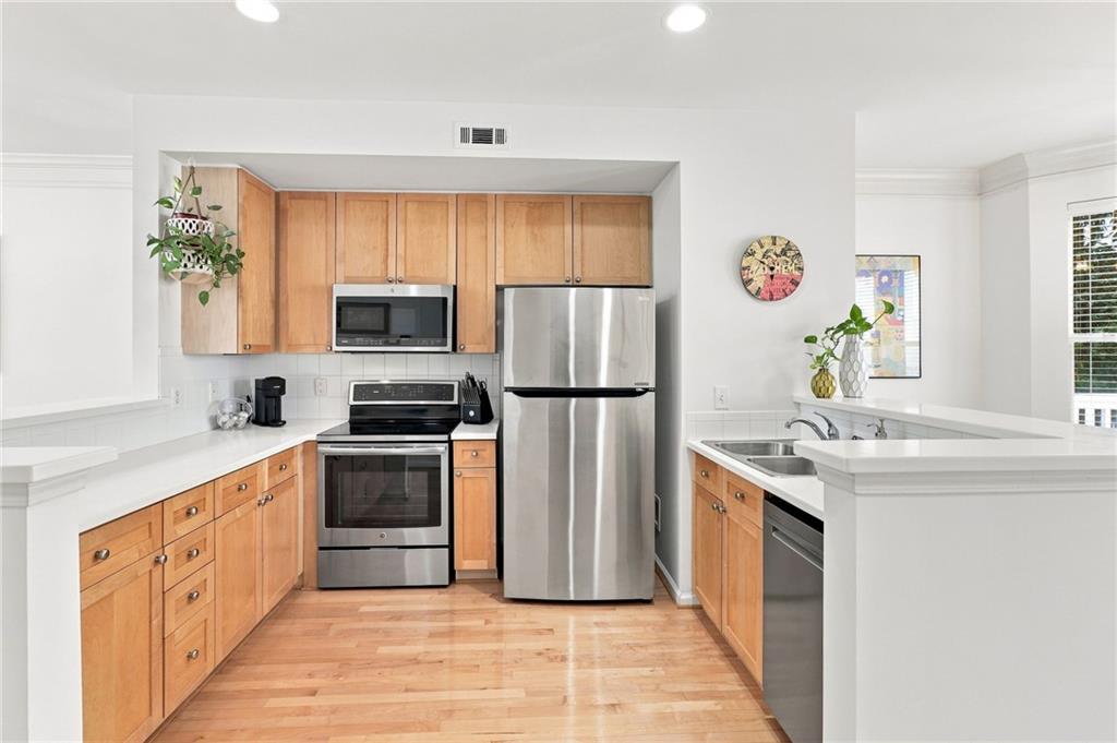 951 Glenwood Avenue SE 2402